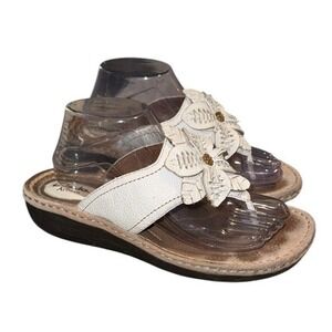 Clarks Artisan Leather White Thong Comfort Sandals White 3-D Flower Size 10‎